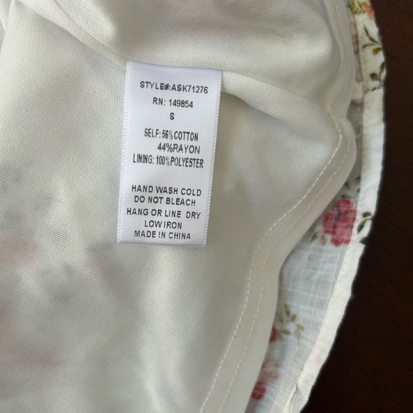 HAVANA Floral White Skirt SIZE S - Picture 6 of 6